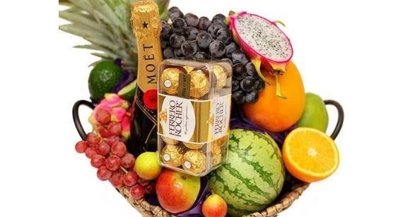 Picture of Gift Basket with Moet Champagne and Ferrero Chocolates